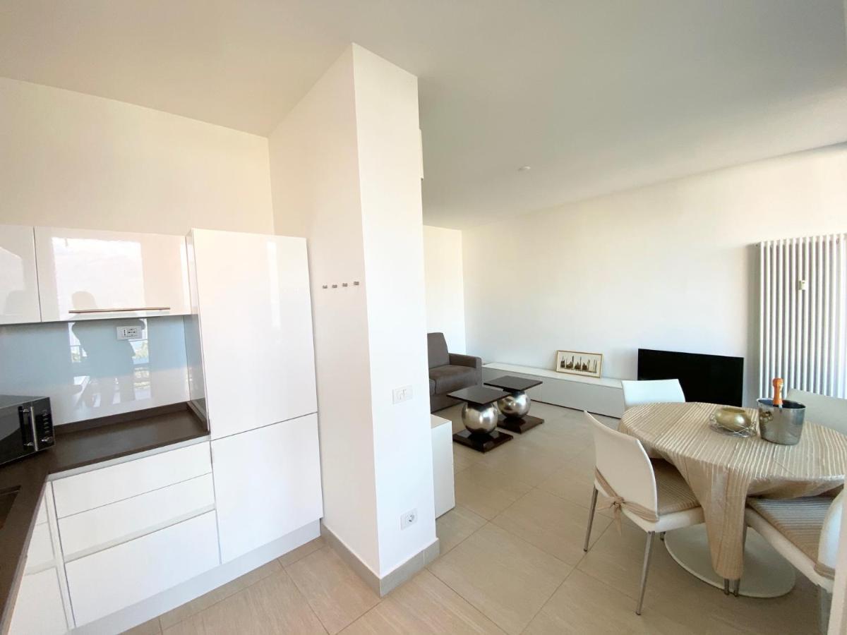 Appartamento Palazzo Di Vetro Luino Exterior foto